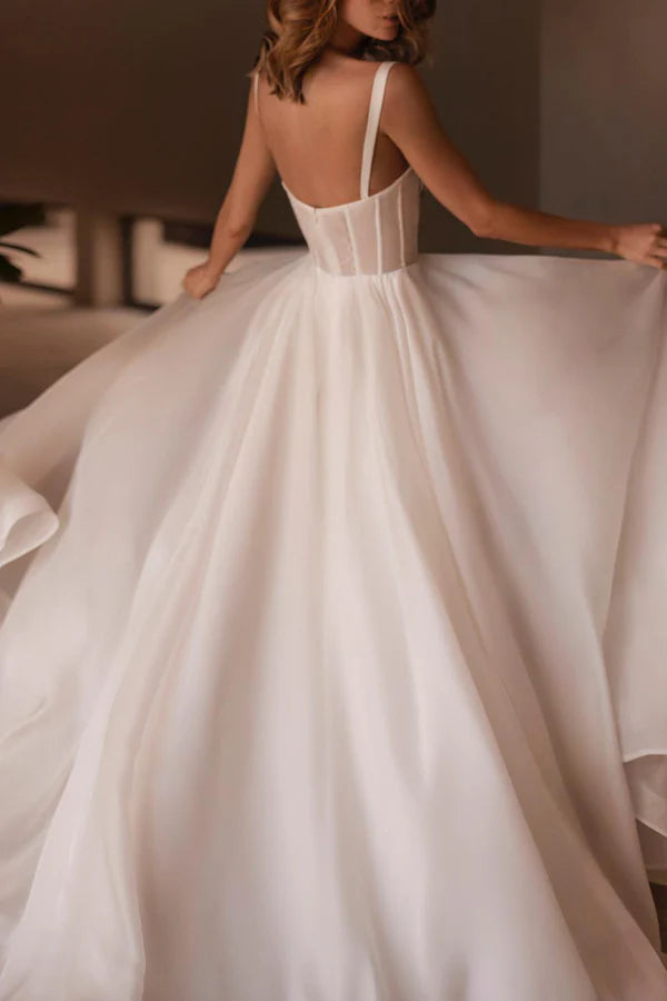 Abito da sposa casual Sweetheart Hall con scollo a V e abito da sposa minimalista con perline